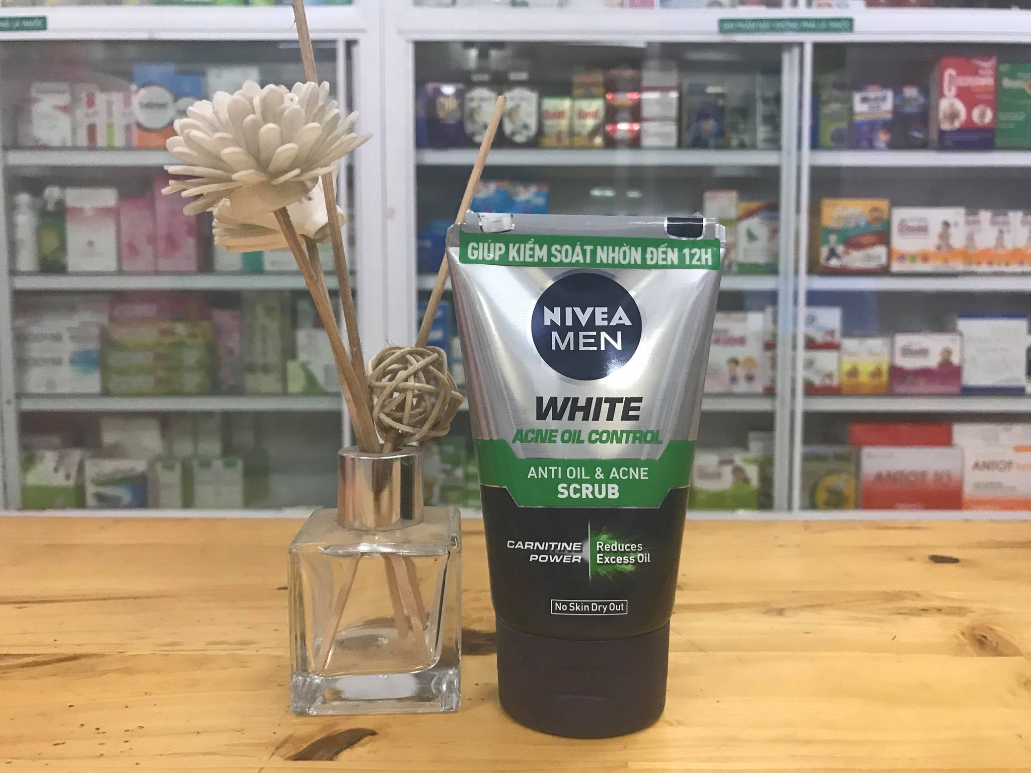 Sữa rửa mặt Nivea Men kiểm soát nhờn