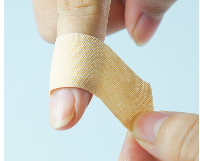 Băng dán cá nhân y tê UGOTANA Hộp 100 miếng - Tanaphar