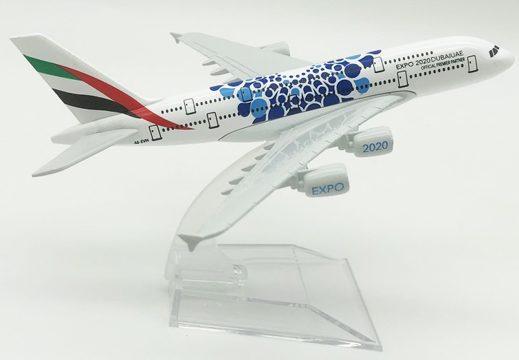 Mô hình máy bay Emirates expro 16cm + đế trưng bày
