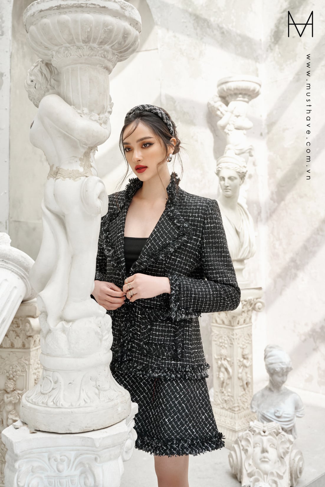 MUST HAVE Chân váy dạ tweed đen ngắn SP21 07