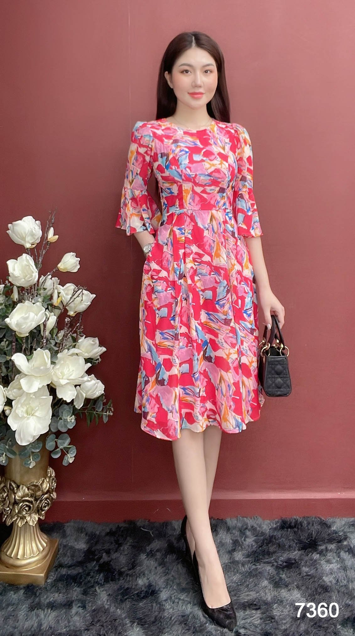 Đầm emy em7360 xoè hồng tay lỡ