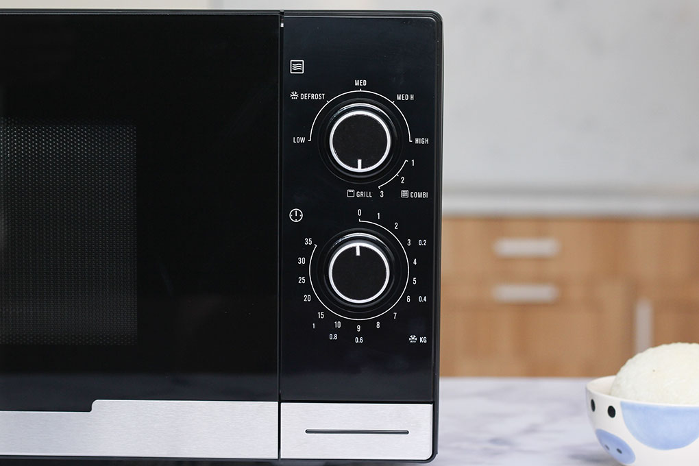 [HCM]Lò vi sóng Electrolux EMM2318X 23 lít