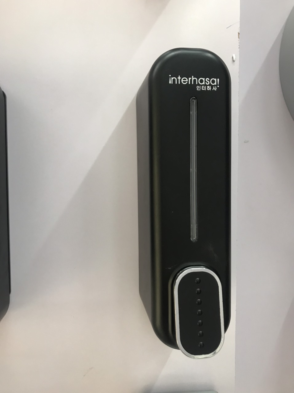 Hộp đựng nước rửa tay treo tường