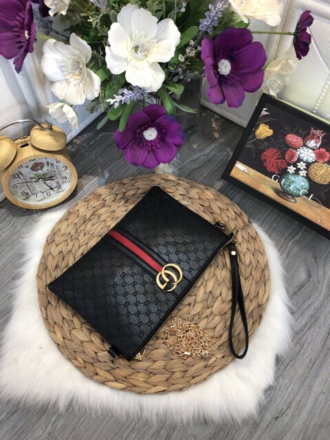 Ví cầm tay dự tiệc
