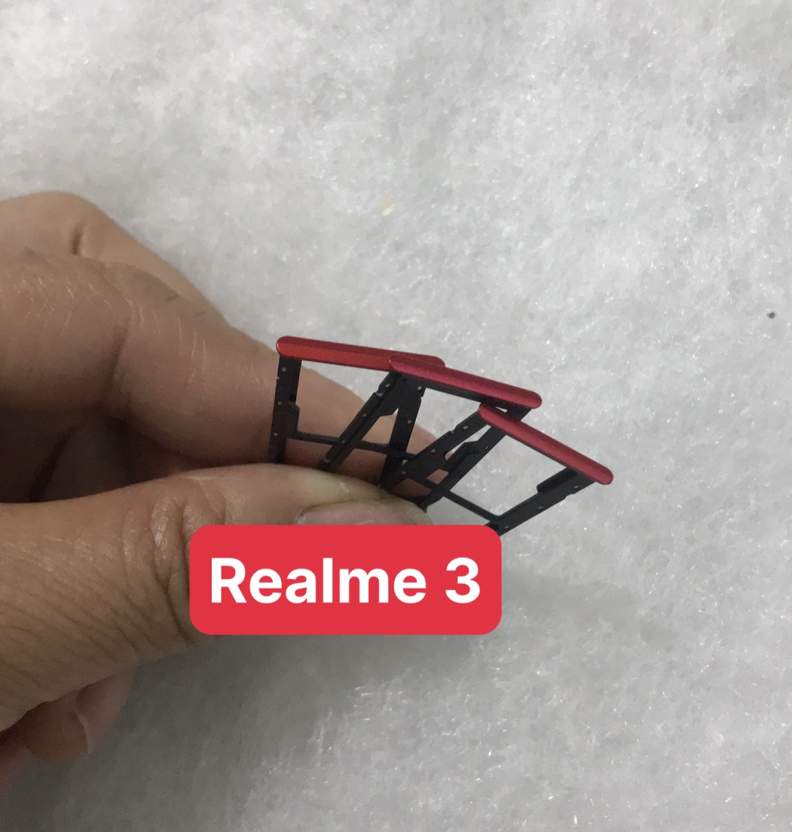 Khay Sim thay thế Realme 3