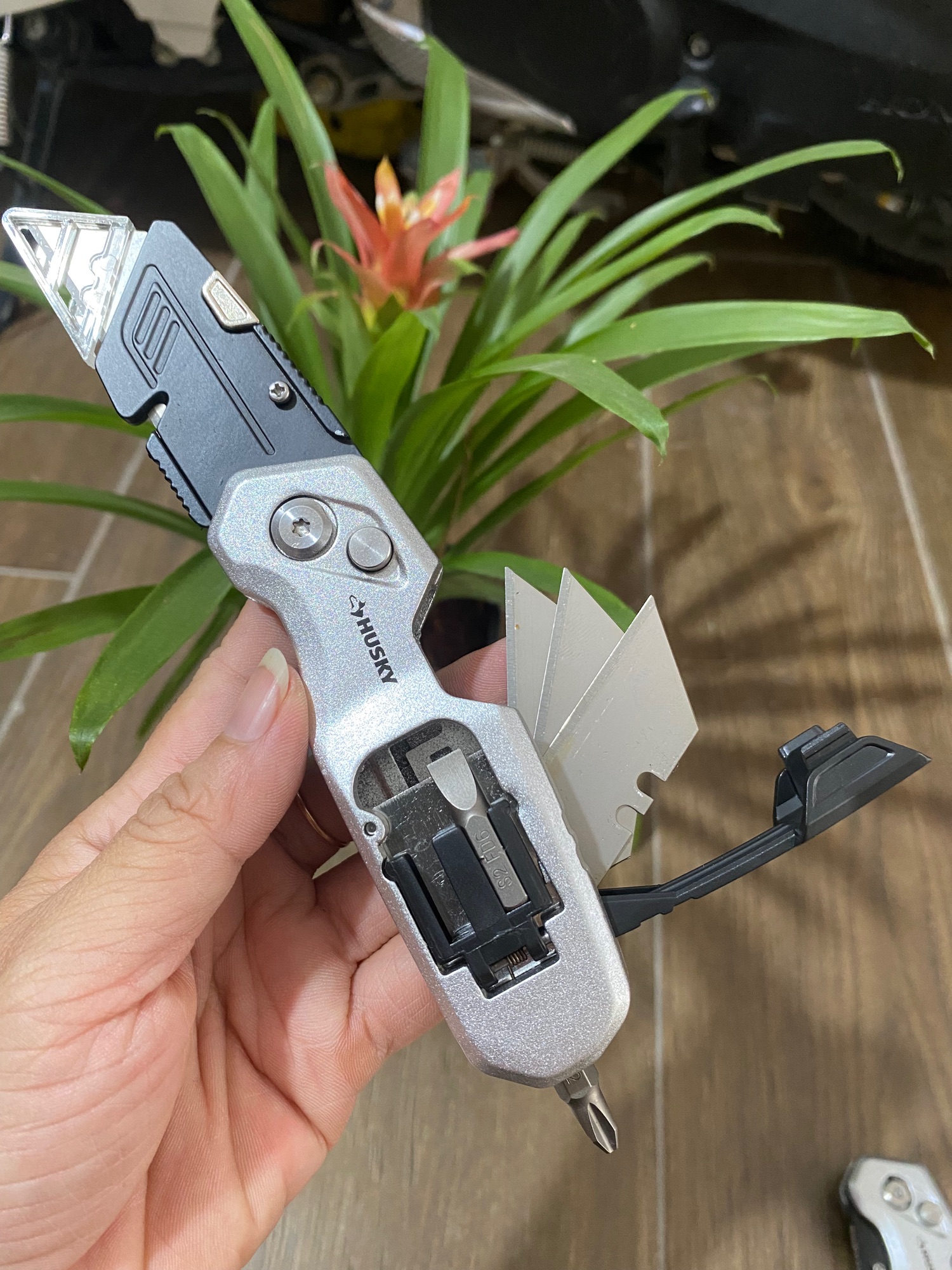 Dao rọc cáp, rọc giấy husky đa năng