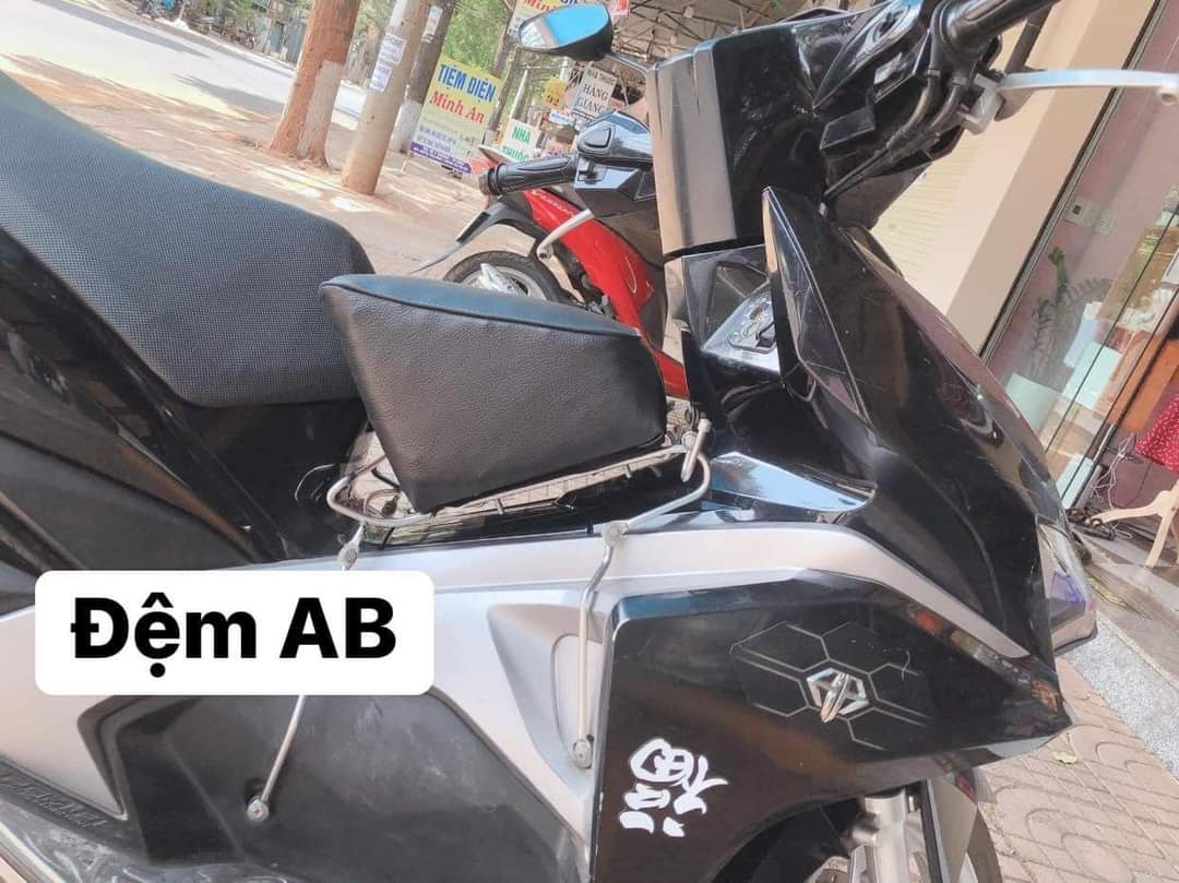 [HCMC] motorcycle seat for babies