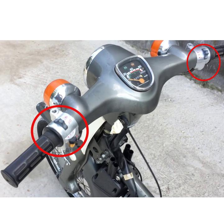 Cụm công tắc gắn xe máy CUB 81 bên trái có CÒI bên phải có TAY PHANH