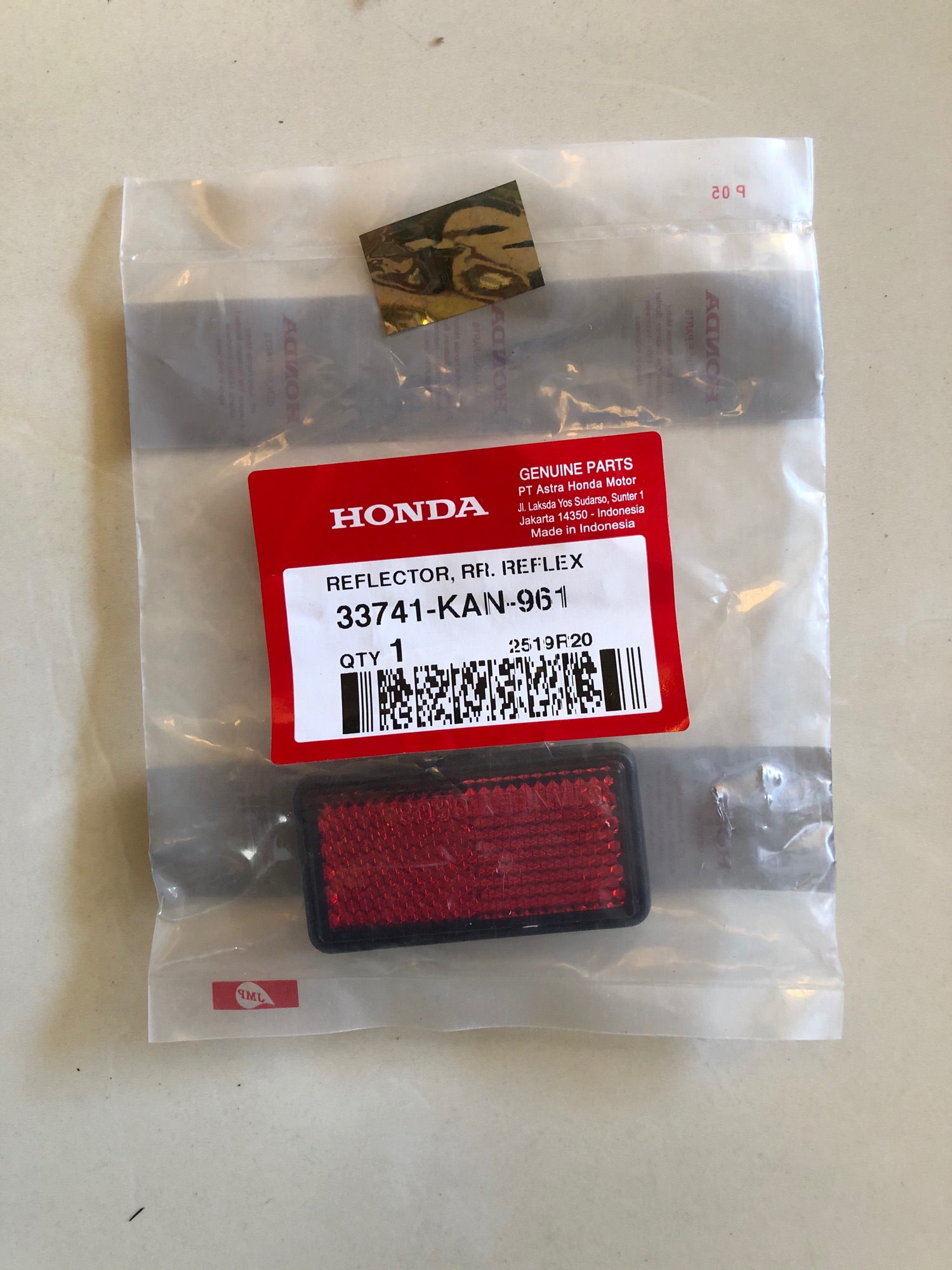 Miếng phản quang sau xe Sonic chính hãng honda