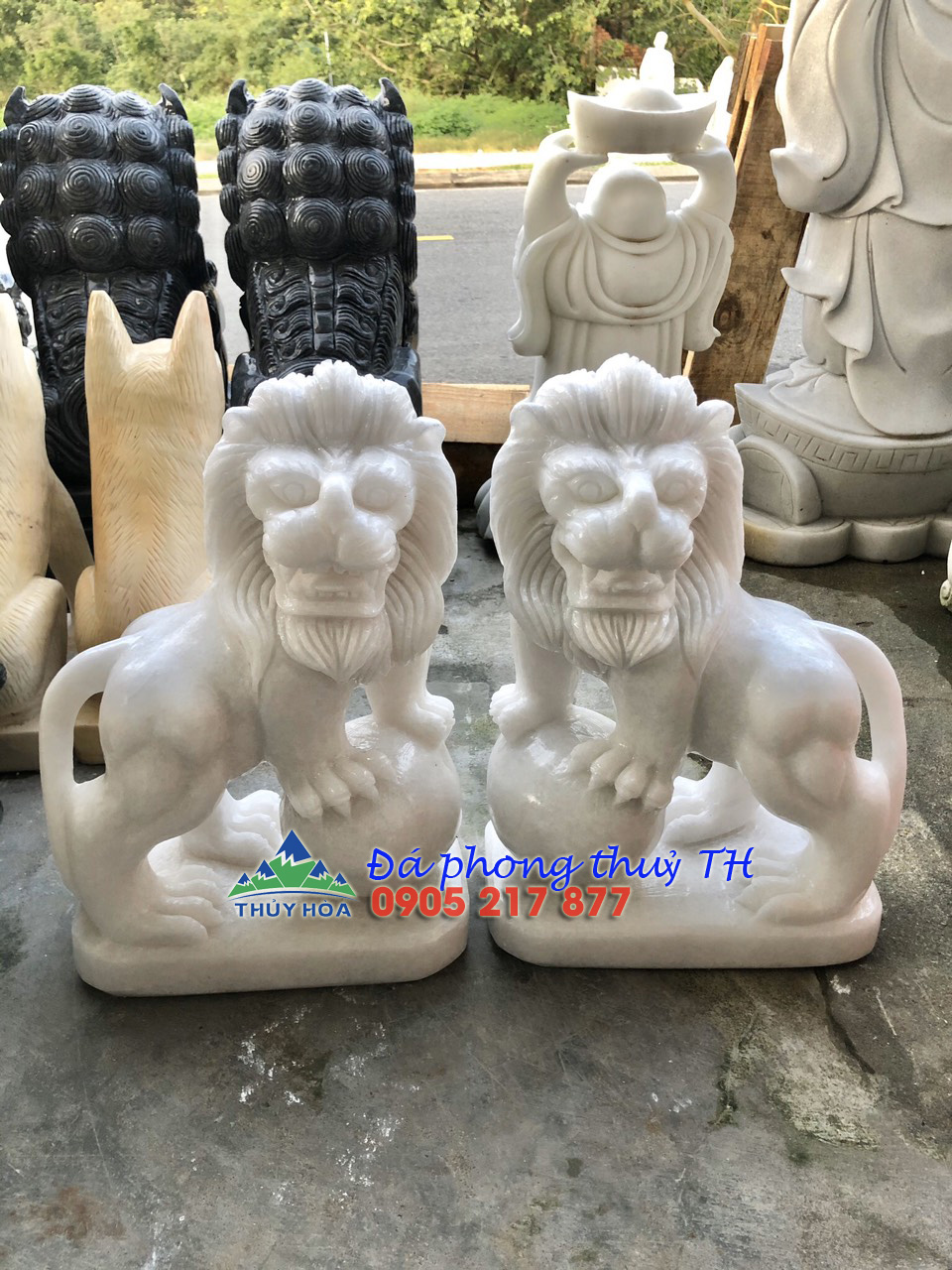 Pair of Guardian Standing Lion Outdoor Statue White Marble, 40 cm High