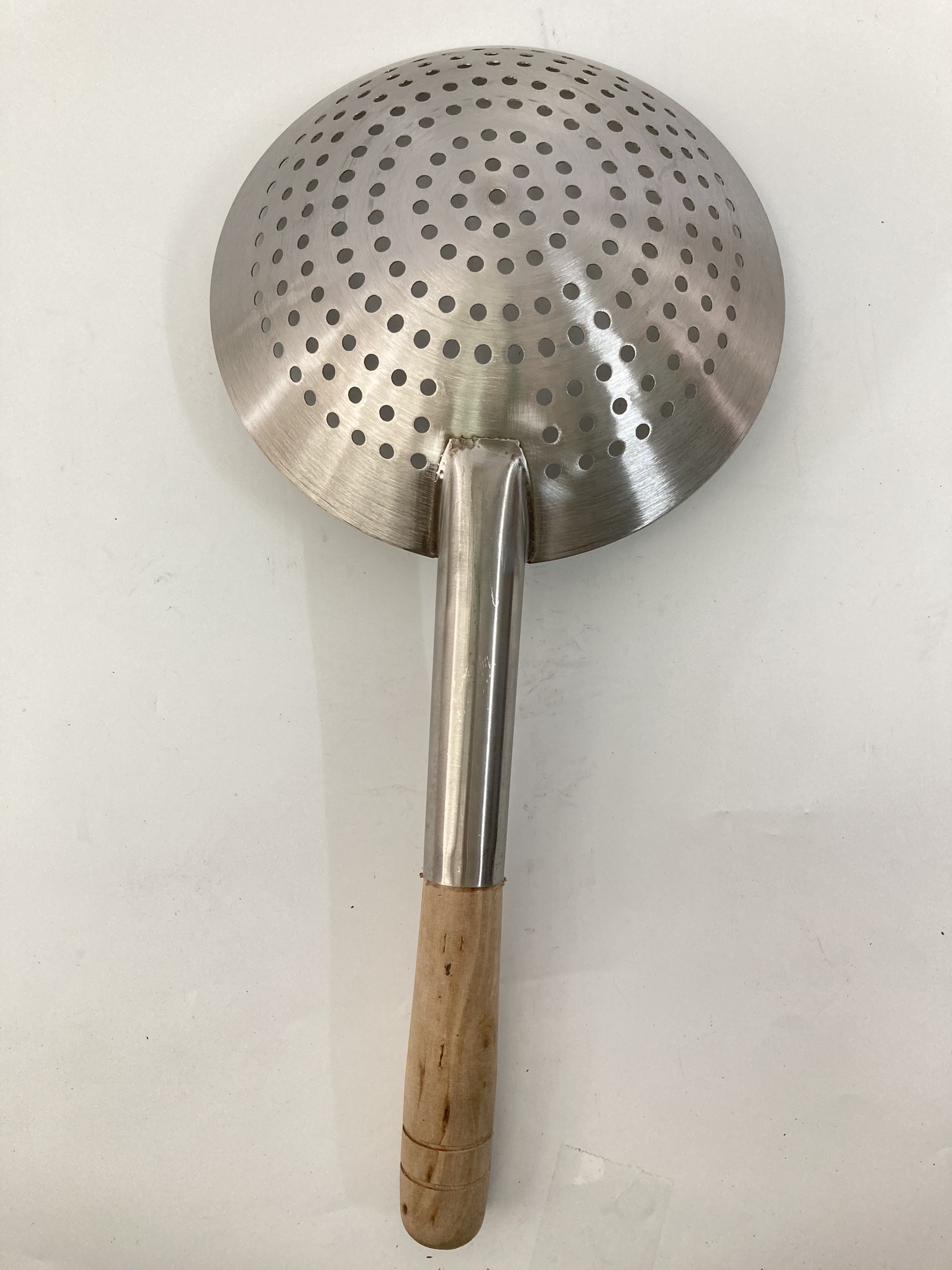 [HCM]Vá xào inox lỗ cán gỗ nhiều size