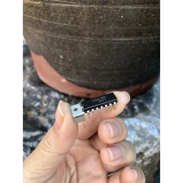 ic LA4160.