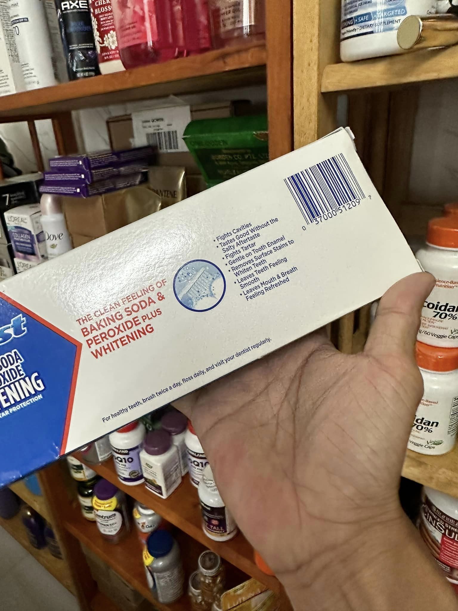 KEM ĐÁNH RĂNG CREST BAKING SODA & PEROXIDE WHITENING
