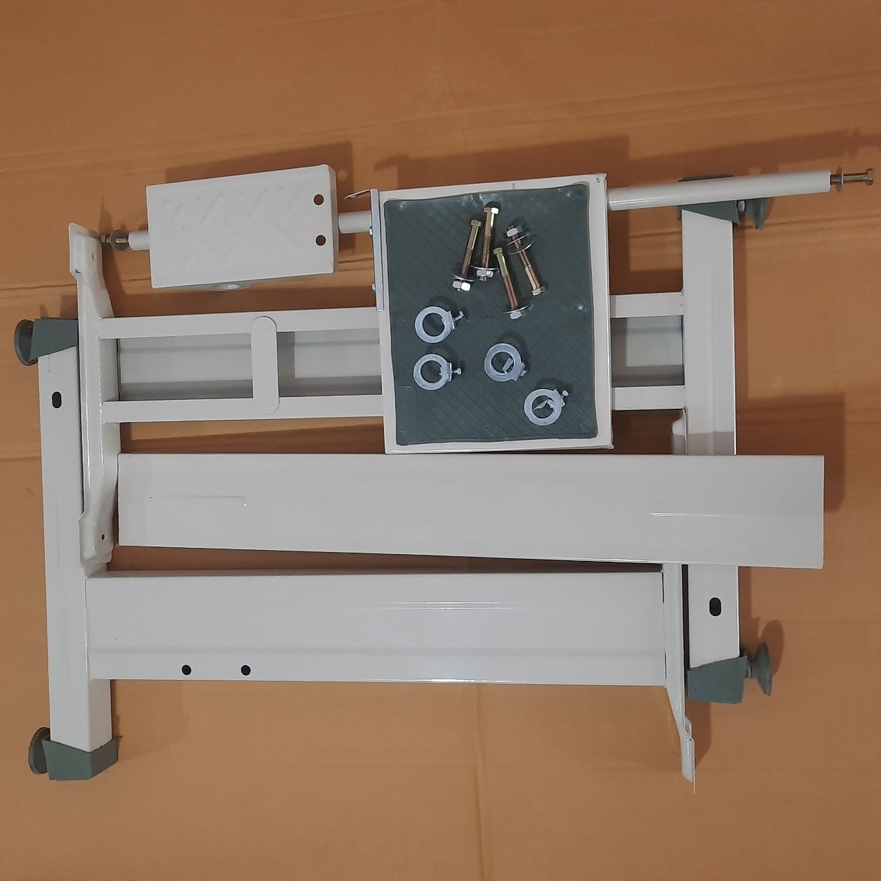 chân bàn máy may, máy vắt sổ mới 100% đủ bộ