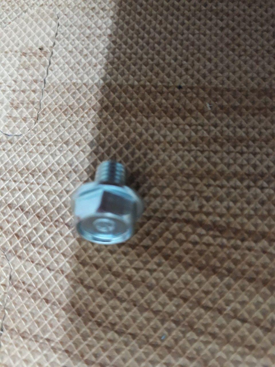 Ốc một số chi tiết xe Dream