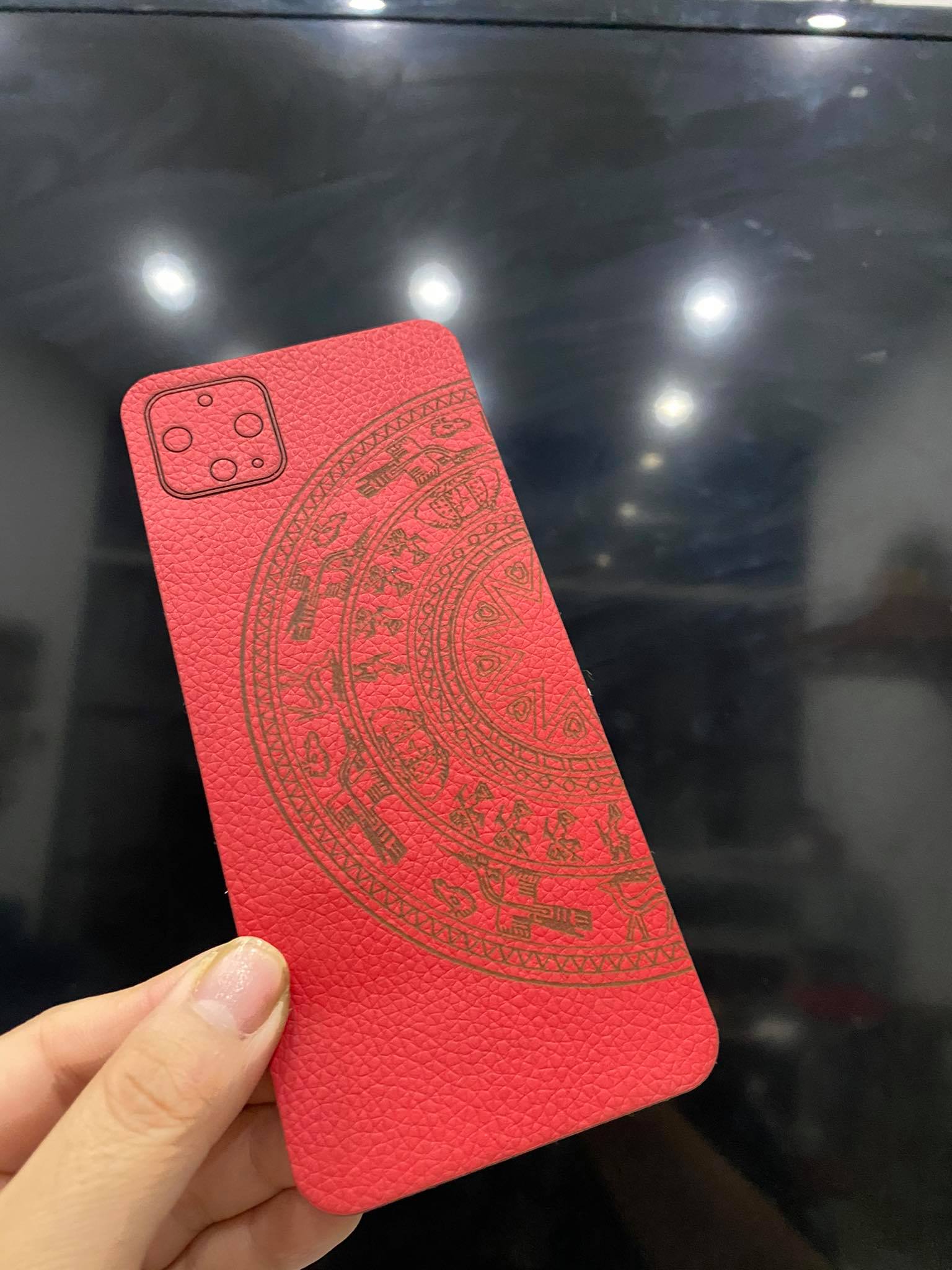 Dán da lưng Google Pixel 4XL khắc hình trống đồng