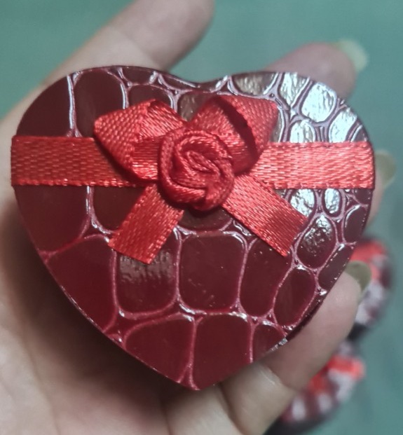 hộp tim đựng nhẫn có nơ 12 cái
