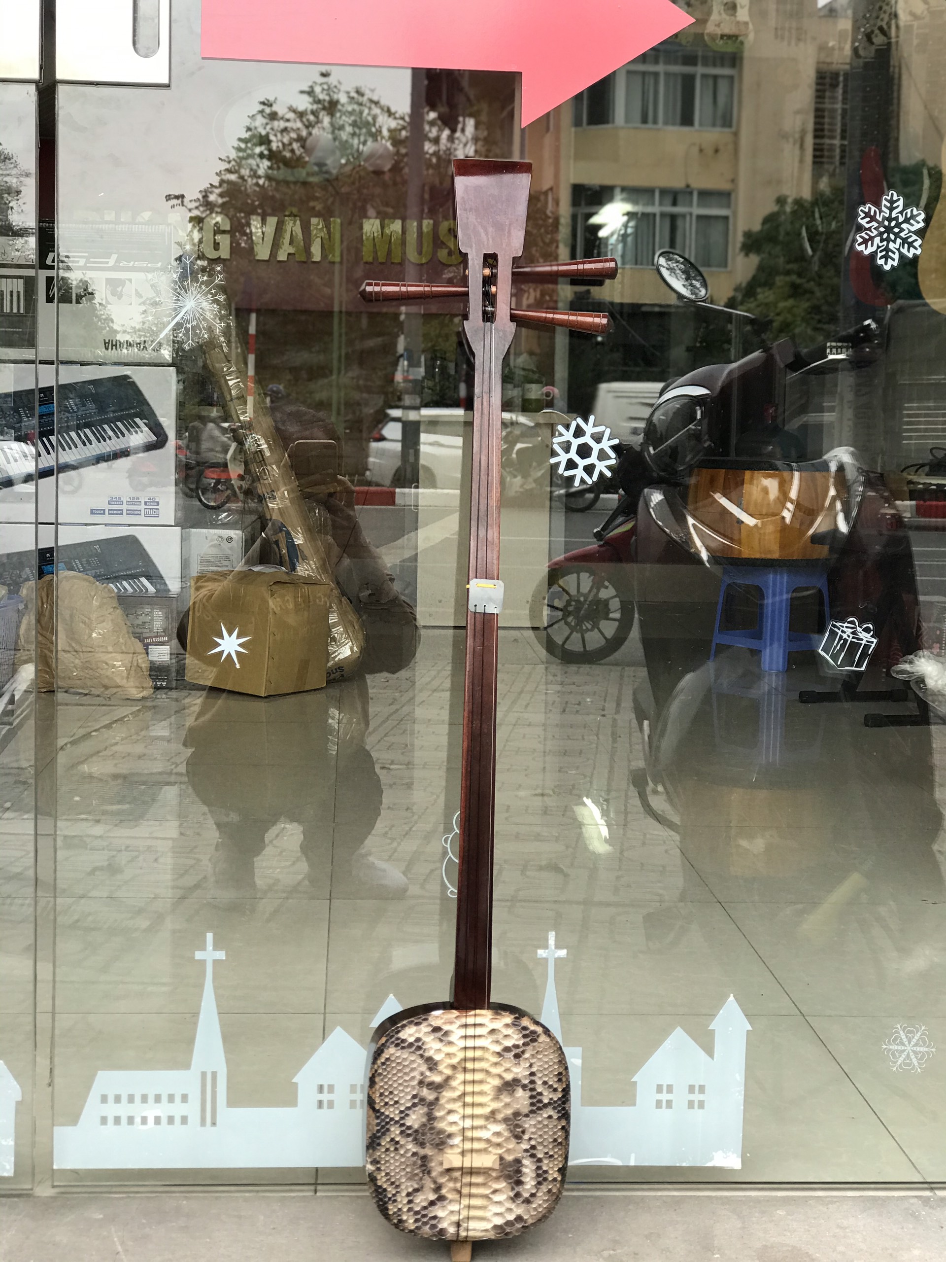 Bán đàn tam Phong Vân