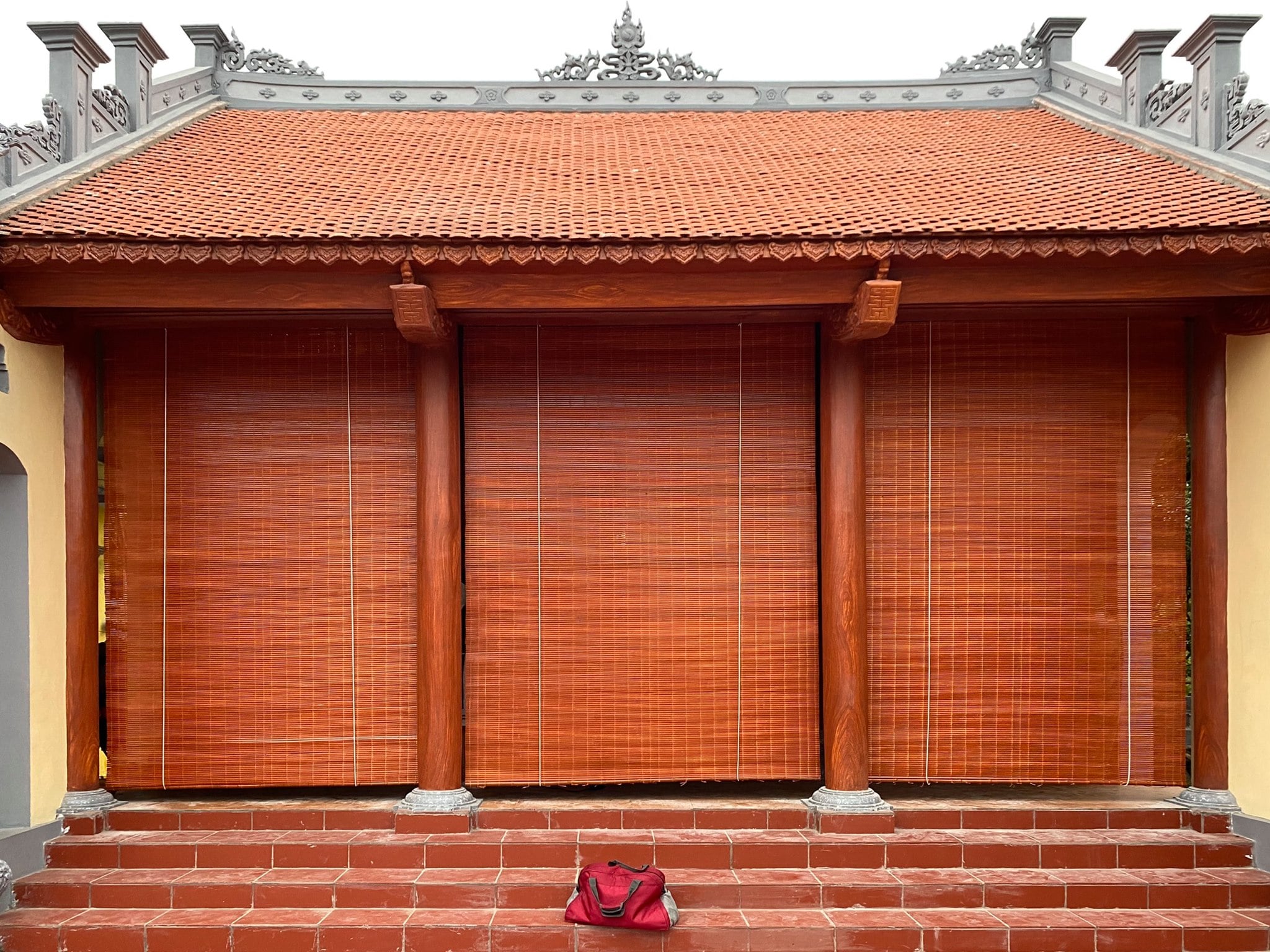 Mành Trúc che nắng rộng 1m80 x cao x1m50x2mx2,5m x3m ,Rèm trúc treo cửa sổ ,màn sáo che mưa có dây kéo đầy đủ sơn pu màu cánh gián