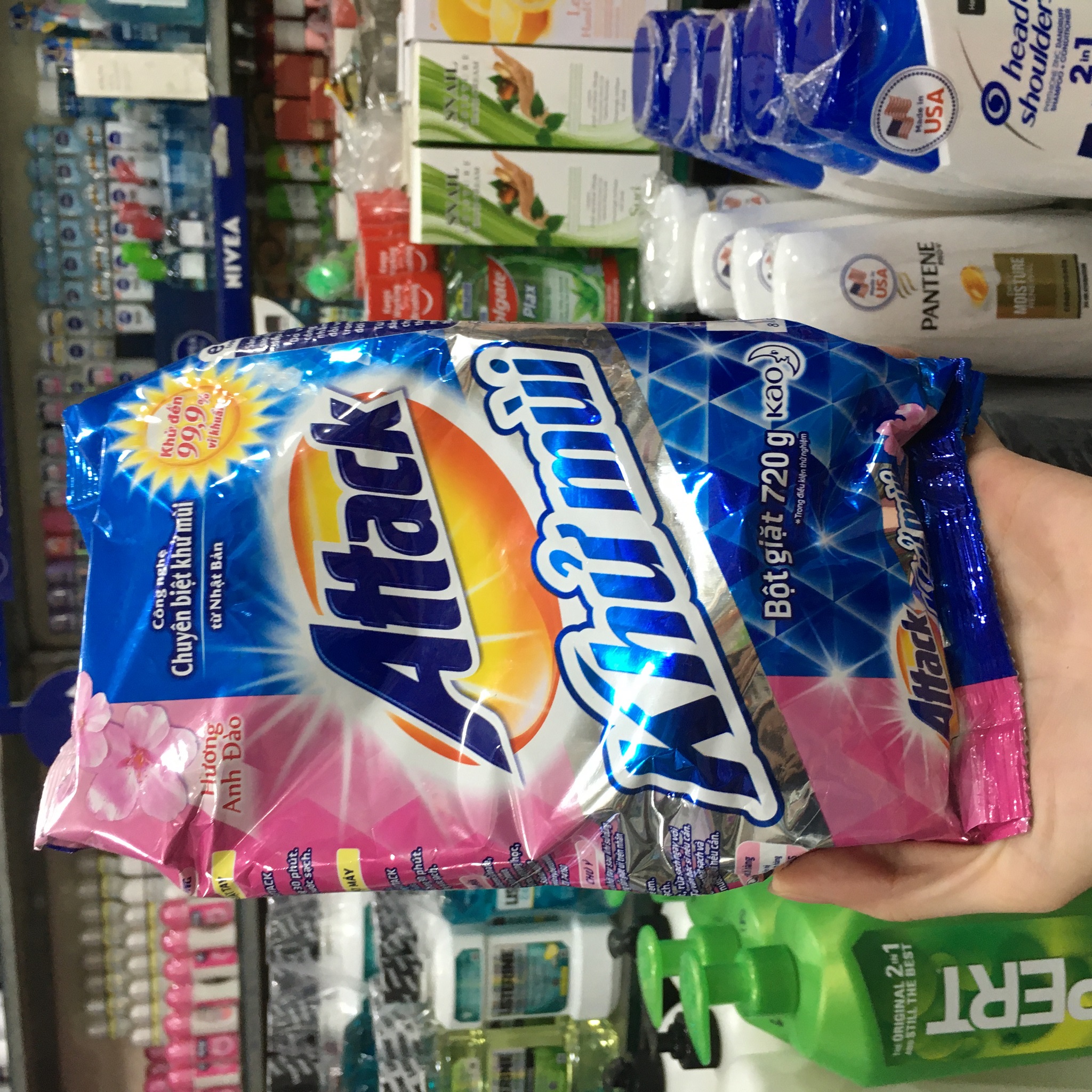 Bột giặt Attack khử mùi hương hoa anh đào 720g