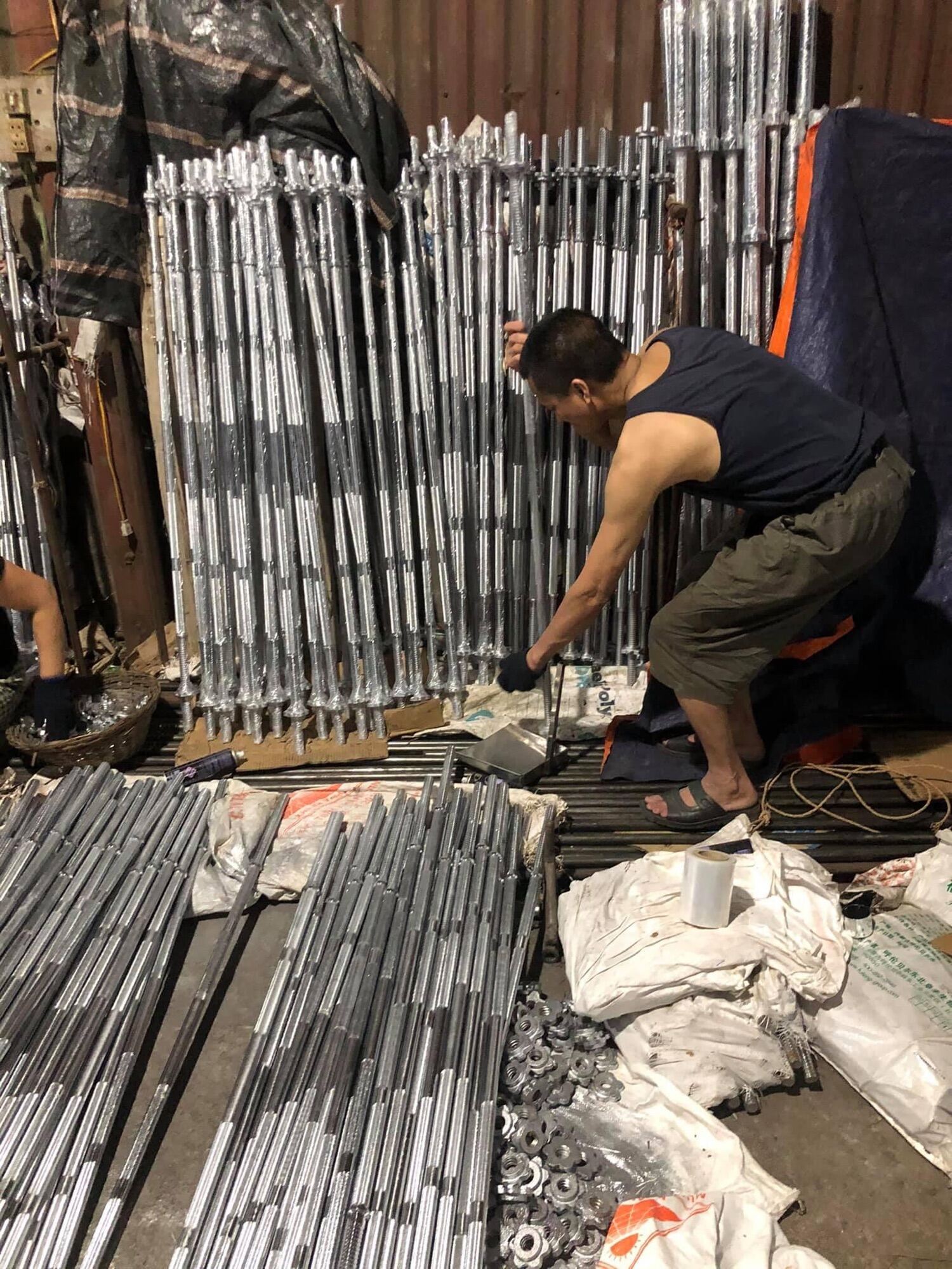 Combo Đẩy Tạ 35kg ( 30 Tạ Gang , 1 Đòn Dài 1m5)