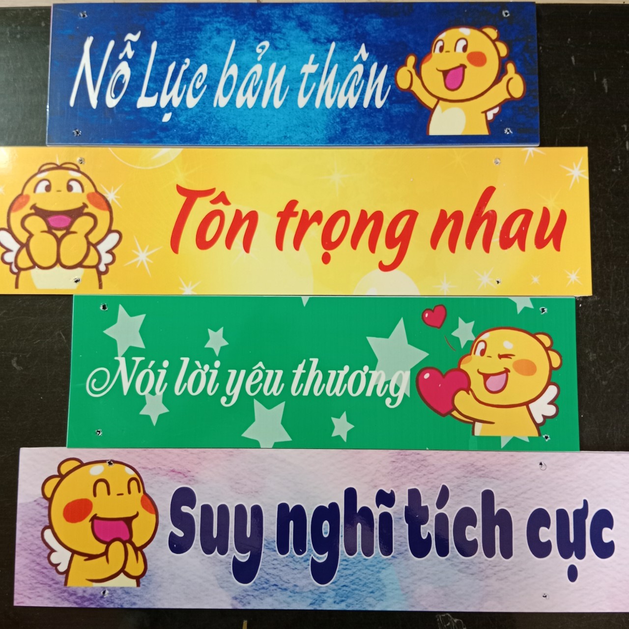 Chúng ta cùng thực hiện, chất liệu mex, kích thước 60cm*100cm (đồ trang trí lớp học)