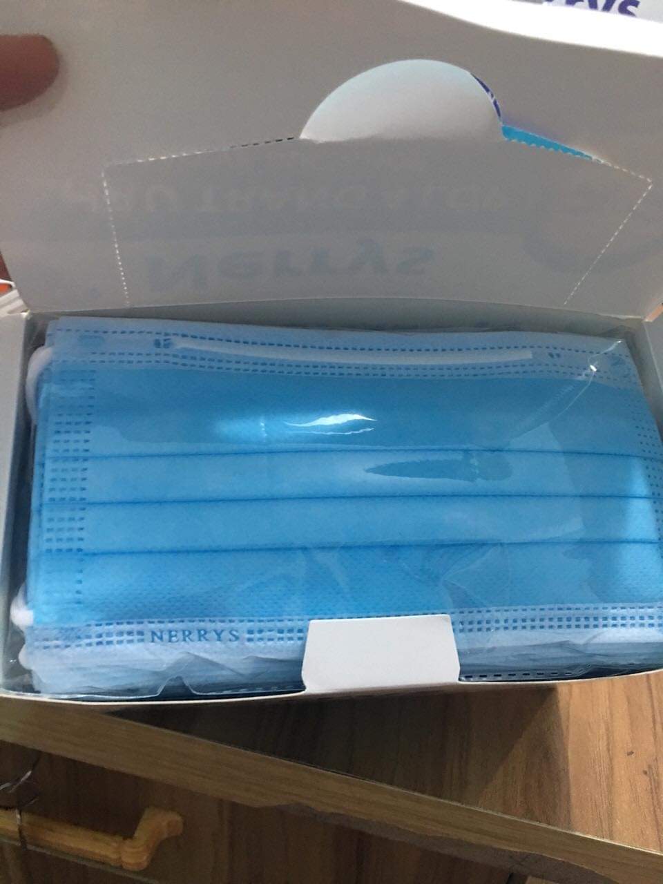 Hộp Khẩu Trang 4 Lớp NERRYS