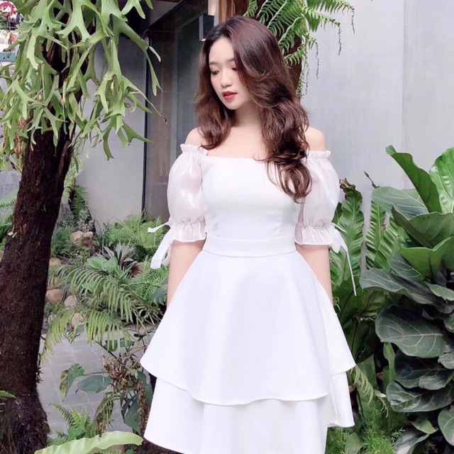 Đầm trắng tầng tay voan