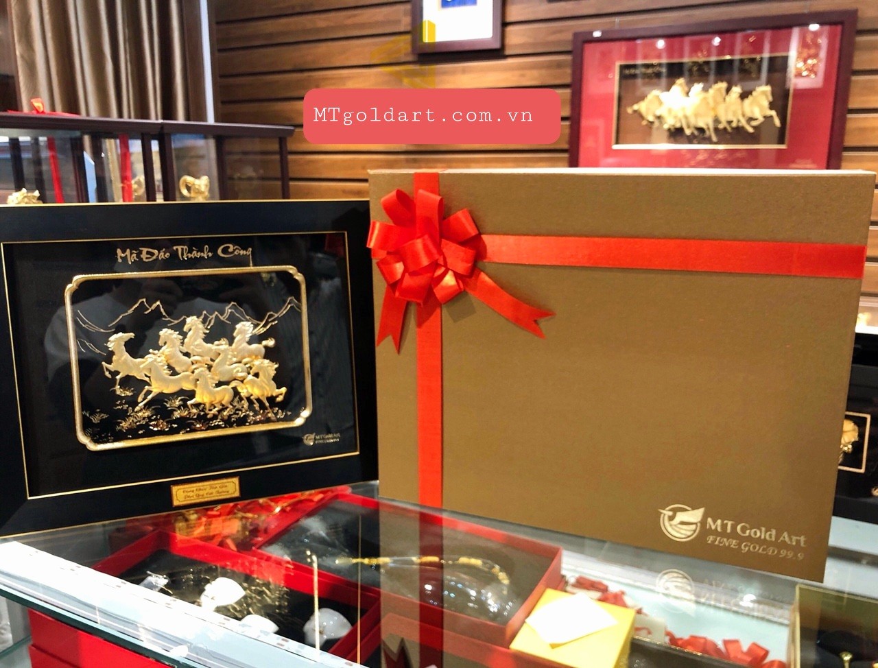 Tranh ngựa dát vàng MT Gold Art- quà tặng sếp, quà tặng khách hàng, quà tặng doanh nghiệp, quà tặng đối tác, quà tặng tân gia, quà tặng khai trương, quà tặng chồng, quà tặng sự kiện, quà tặng kỷ niệm ngày cưới