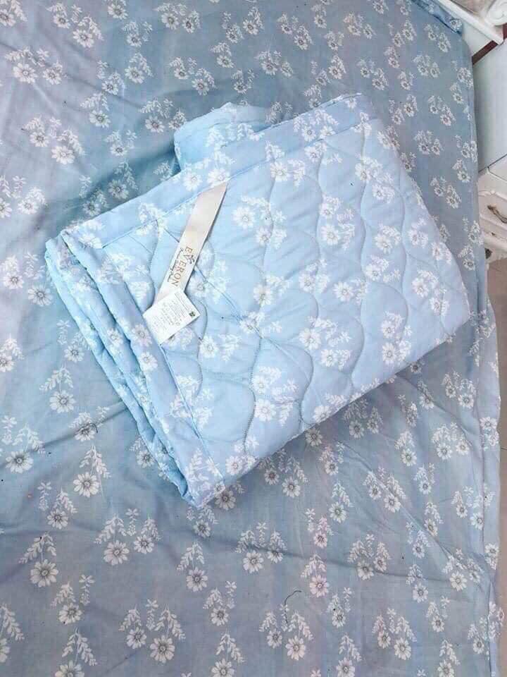 Chăn hè trần bông cao cấp hàng VN mẫu hoa nhí xanh EVR