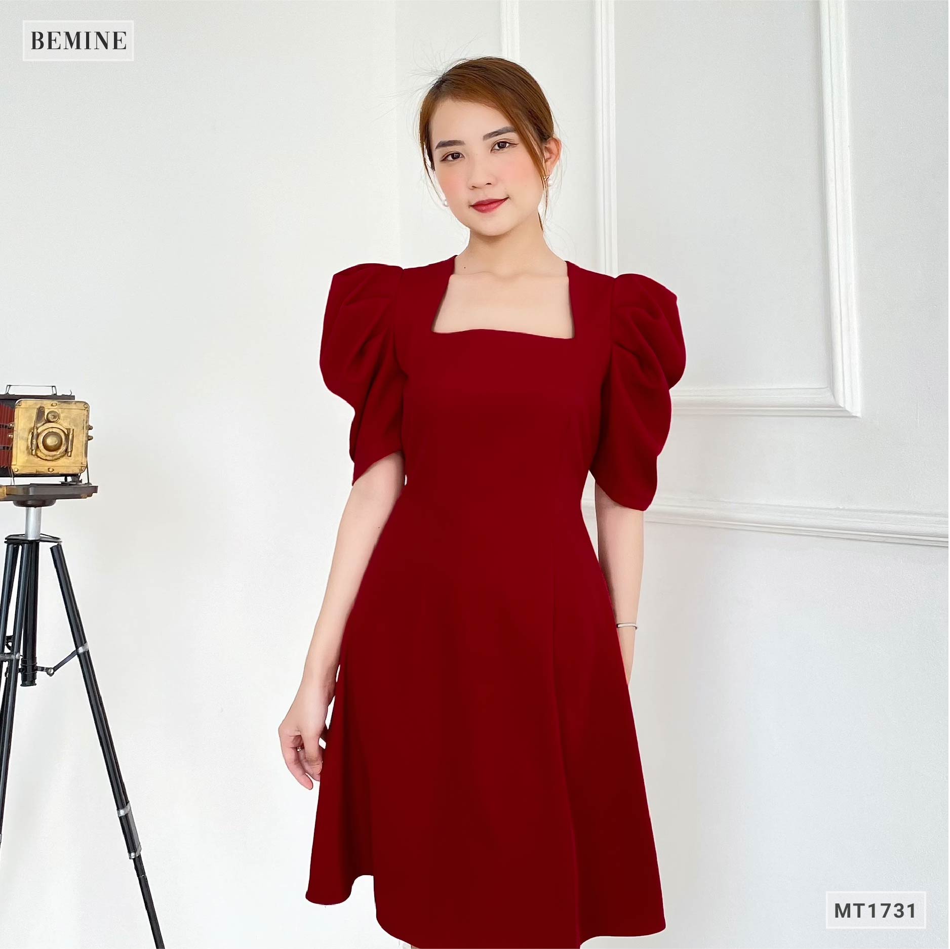 Đầm cổ vuông tay xếp ly tầng