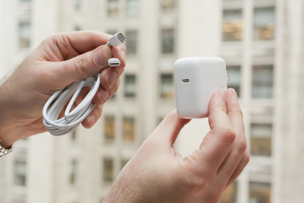 Dây sạc Apple USB-C Charge Cable (2m) - chính hãng Apple