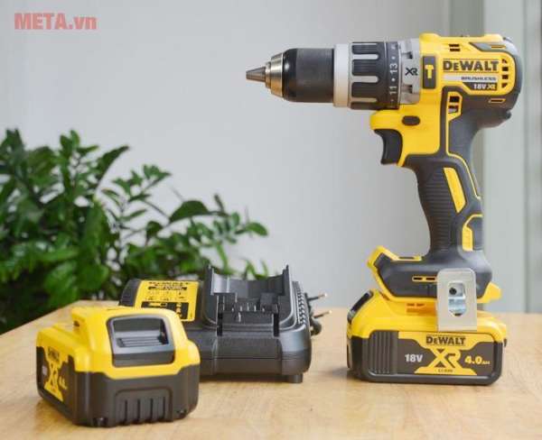 Máy khoan vặn vít động lực Dewalt DCD796M2