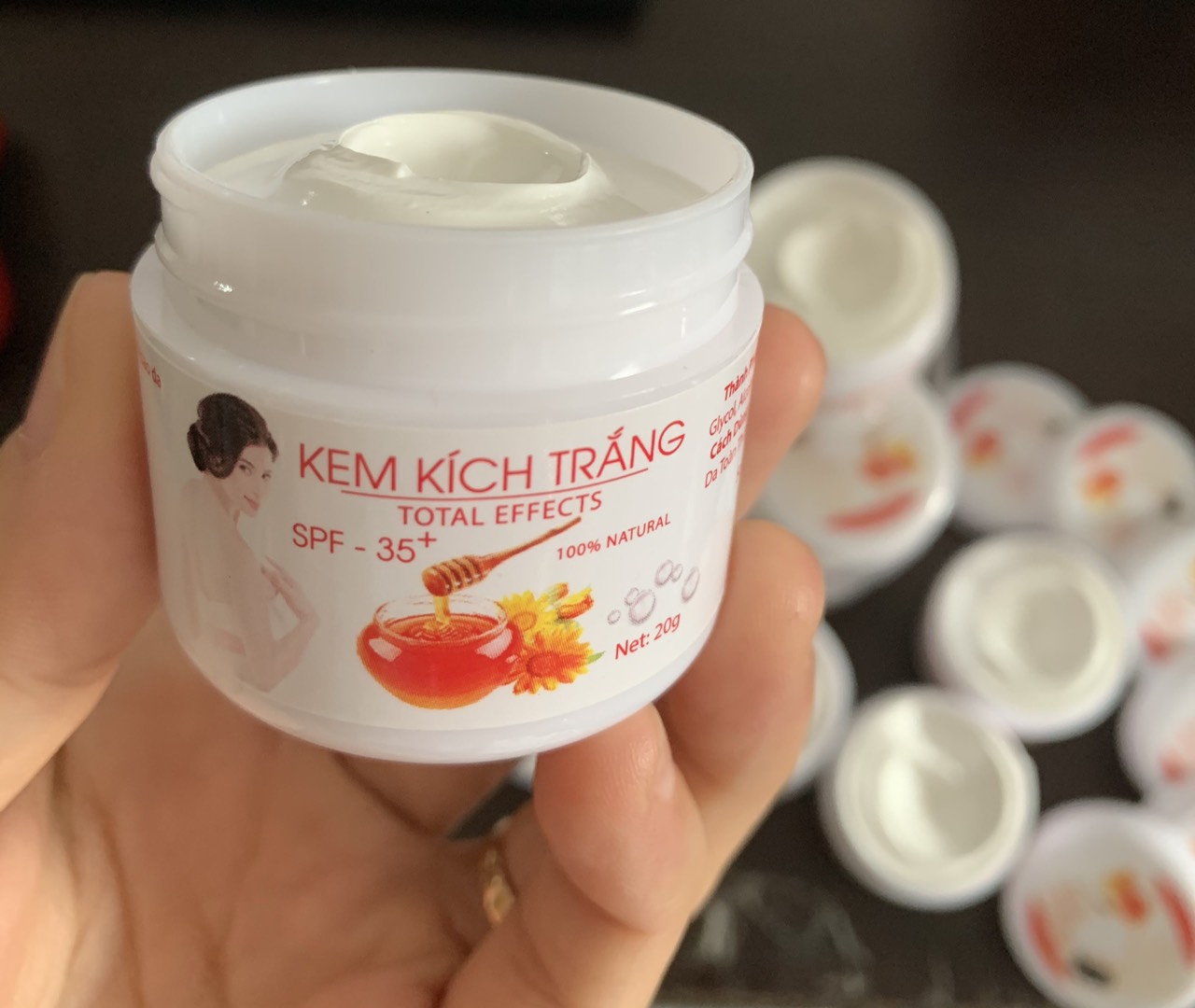 [HCM]Kem kích trắng