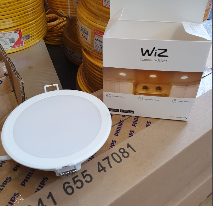 Đèn Led wifi âm trần thông minh Philips WIZ 9w, đổi màu, tăng giảm ánh sáng