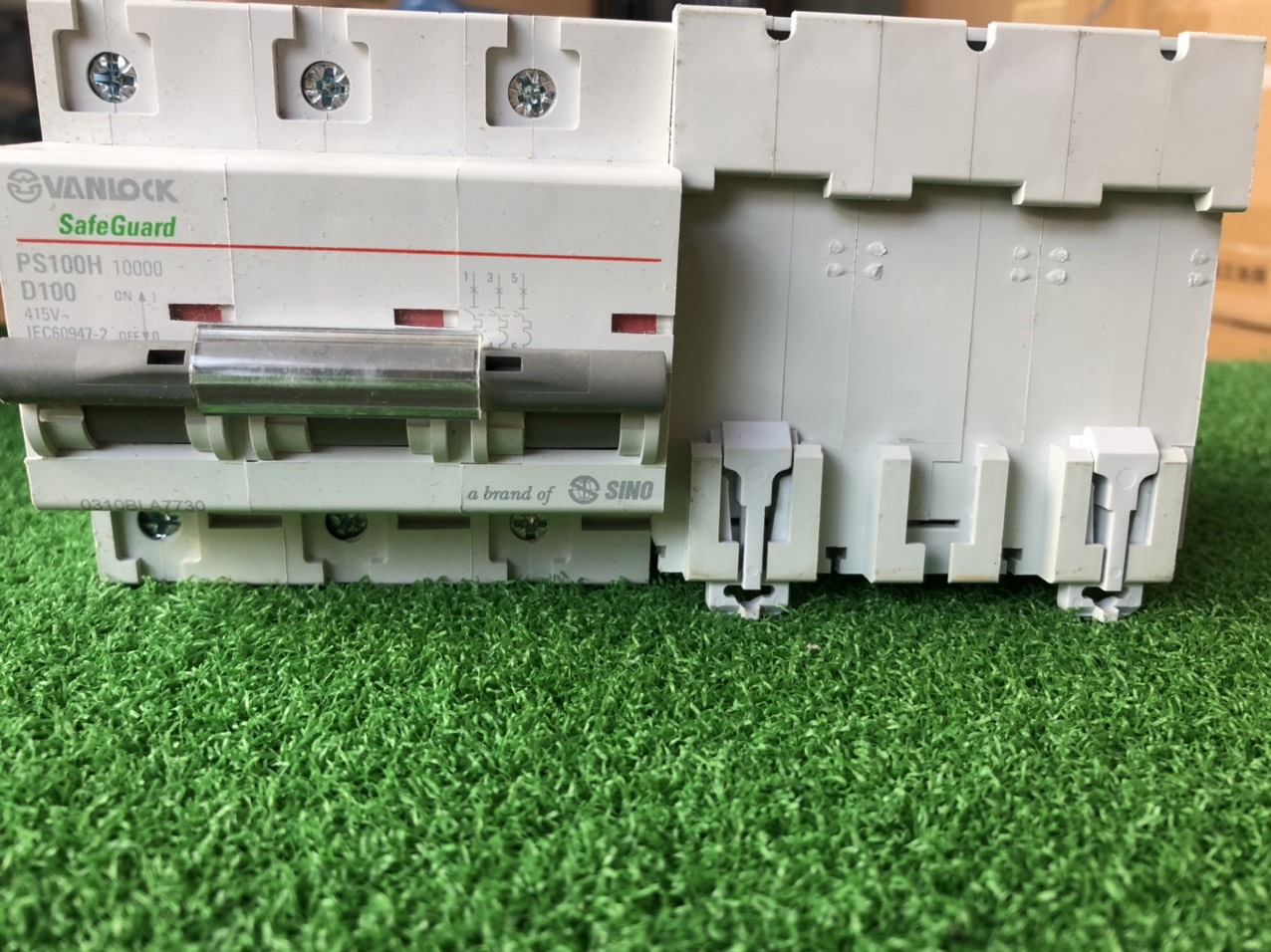 Cầu dao tự động Sino 100A 3 pha (át 3 cực) 400V