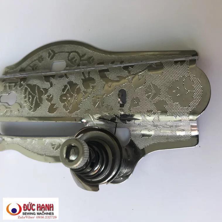Mặt bông bên hông máy may con bướm gia đình