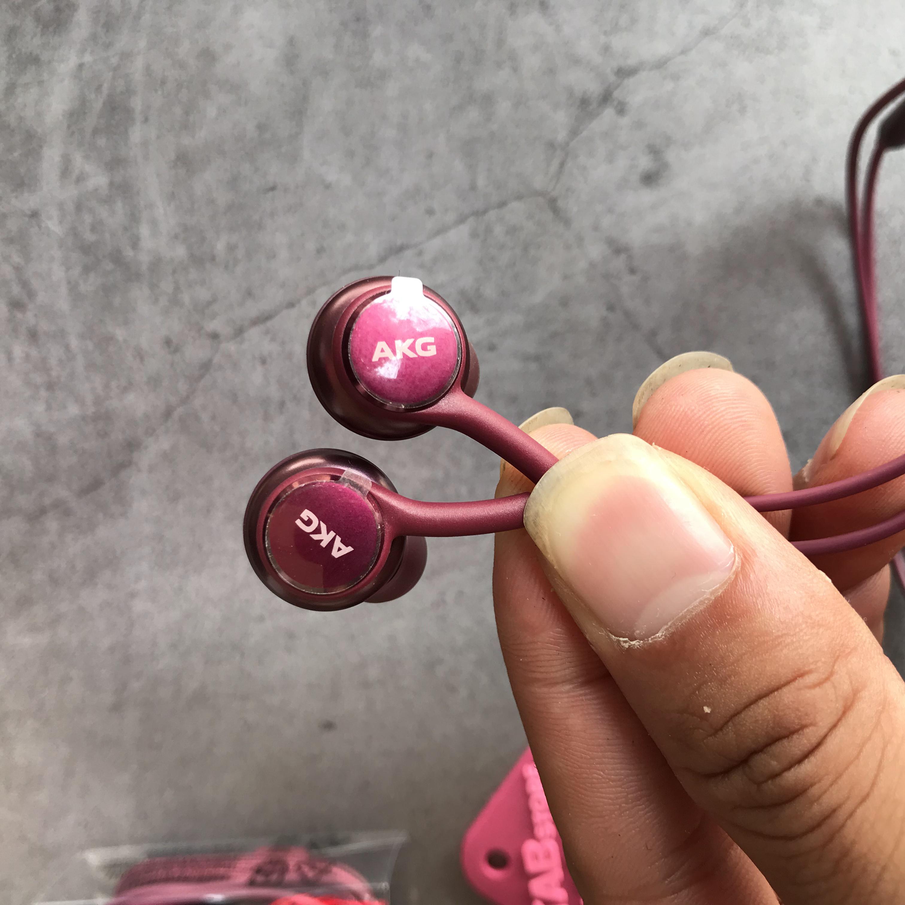 Tai Nghe AKG S9 Màu Đỏ Theo Máy