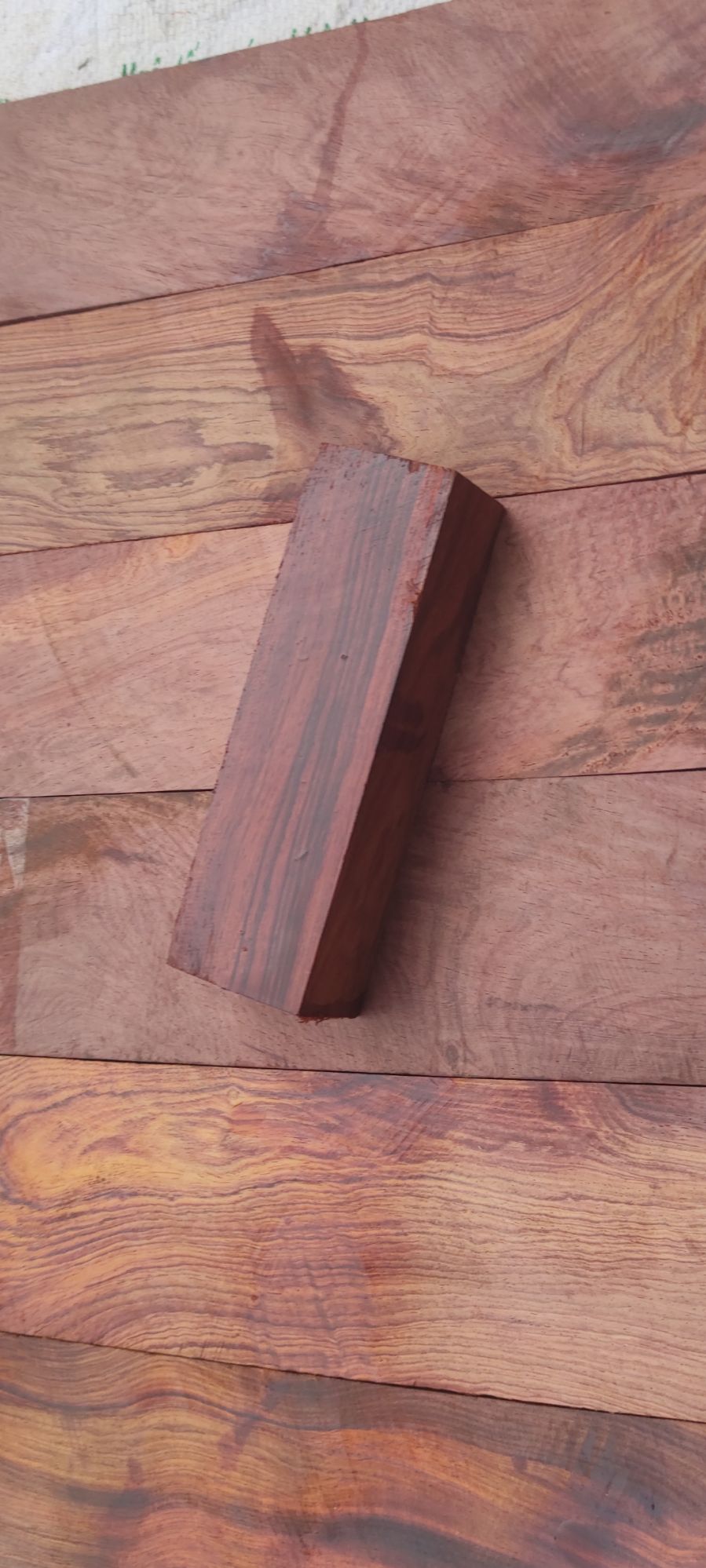 gỗ cẩm lai 14X4X3cm