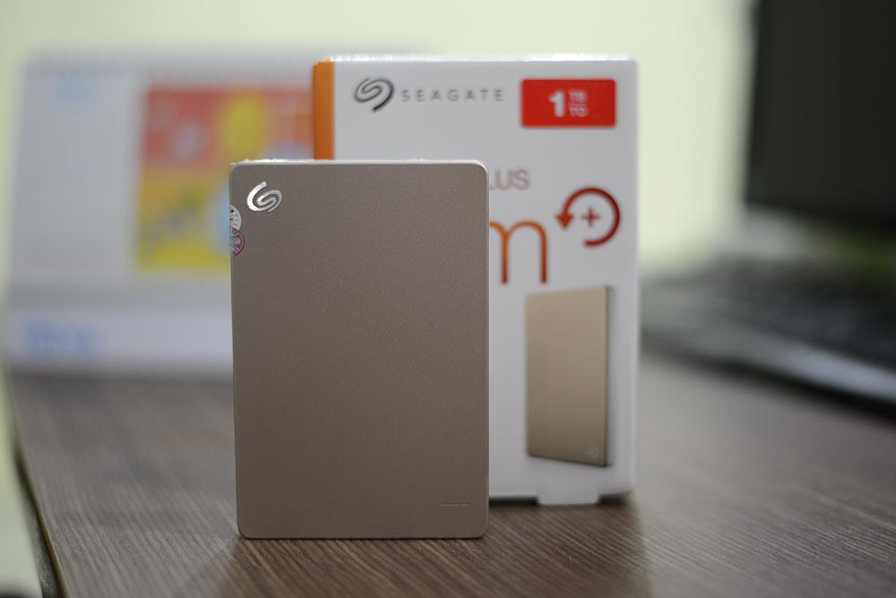 [HCM]Ổ Cứng Di Động  1TB Seagate Backup Plus Slim + Bao da