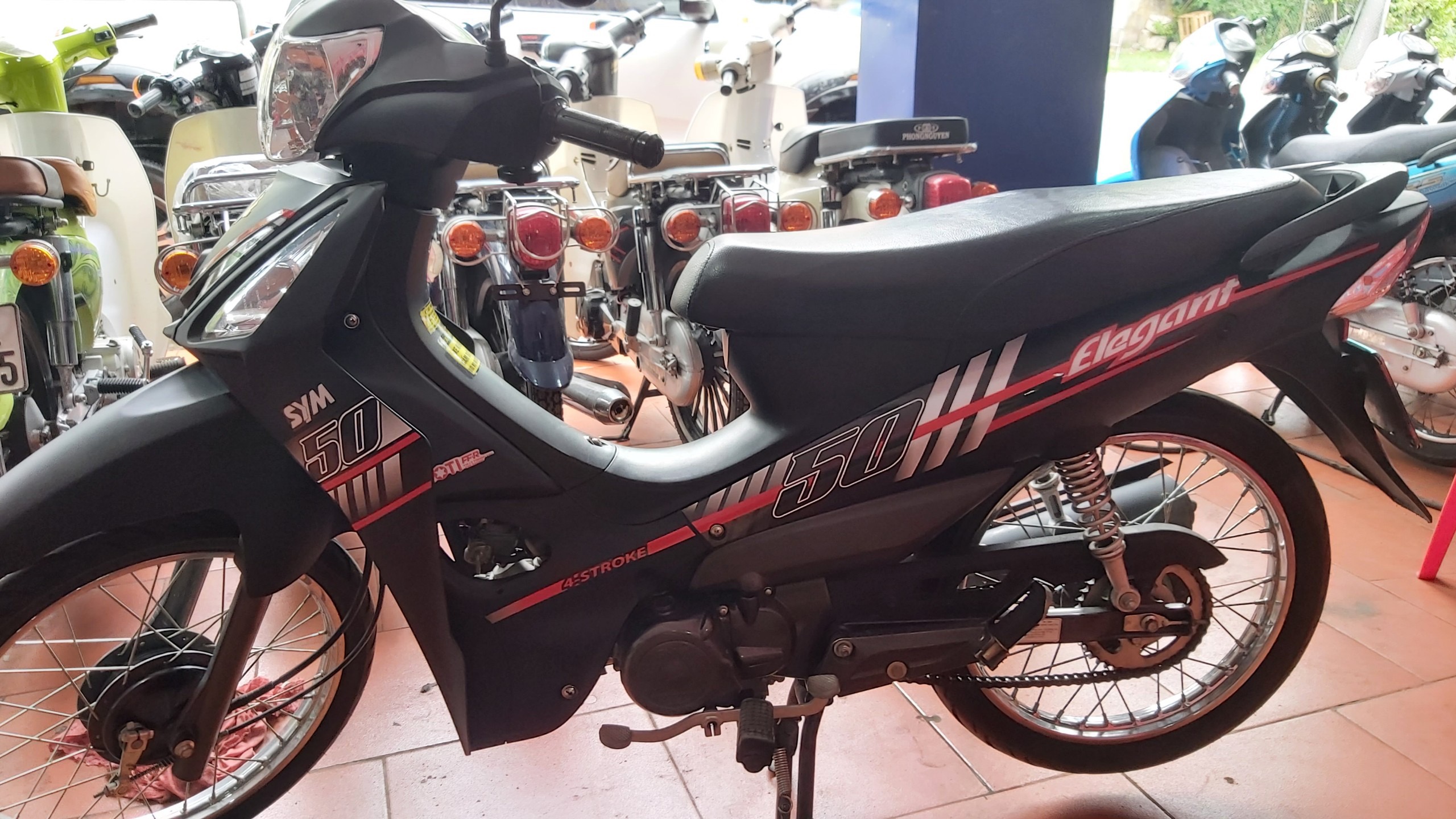 Tem elegant đỏ đen