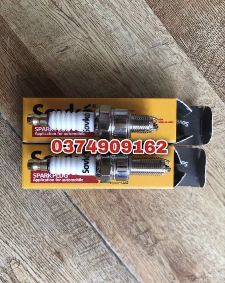 [HCM]Hộp 10 cái bugi 3 chấu chân dài