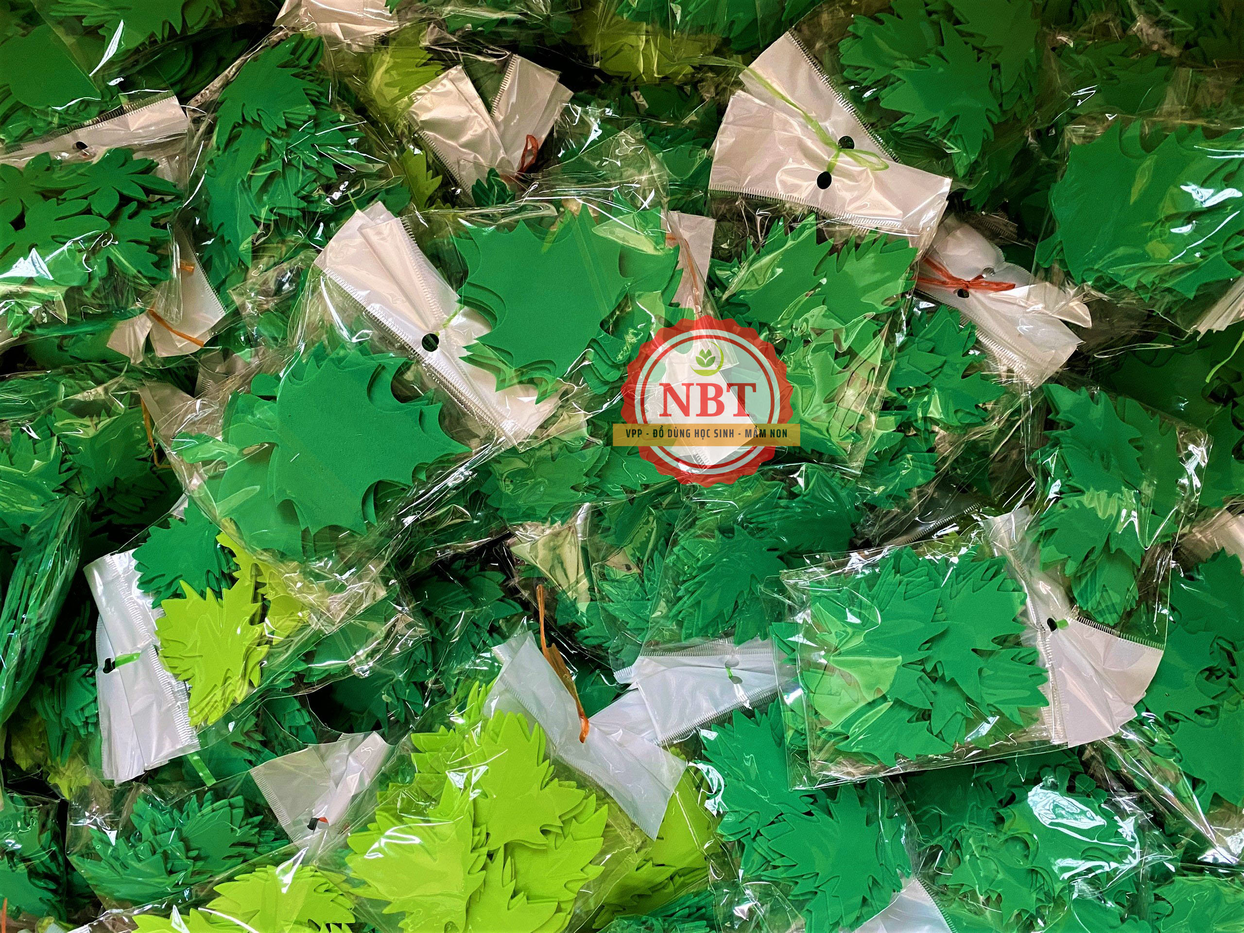 Lá xốp (20-30 lá) dặp sẵn trang trí mầm non - Handmade
