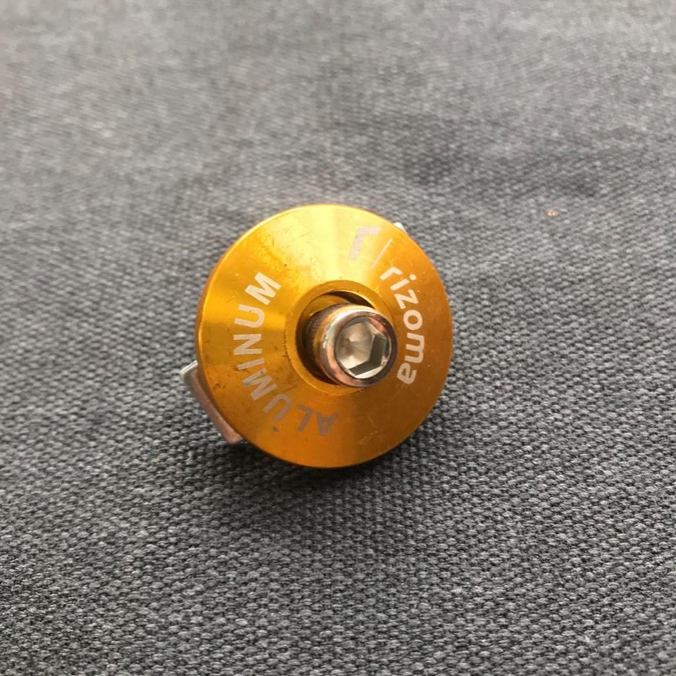 Ôc gắn chân kiếng đa năng kiểu hình tròn (màu vàng)