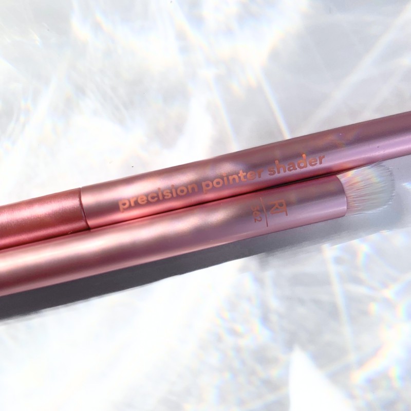 Cọ Nhấn Đuôi Mắt Hốc Mắt RT REAL TECHNIQUES Daily Eye RT362