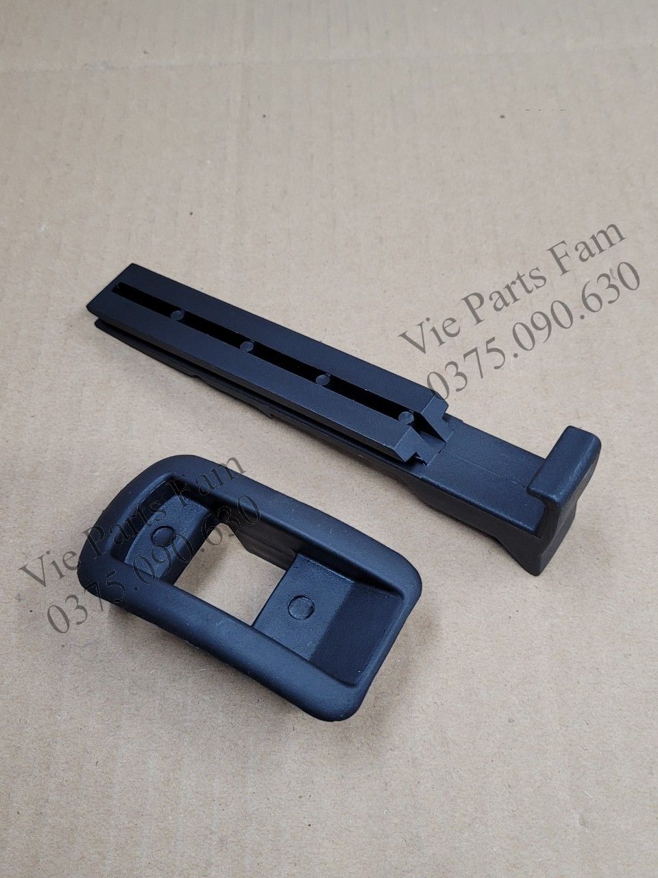 Móc treo đồ yên xe Vespa LX (Gía 2 chi tiết như hình chụp)