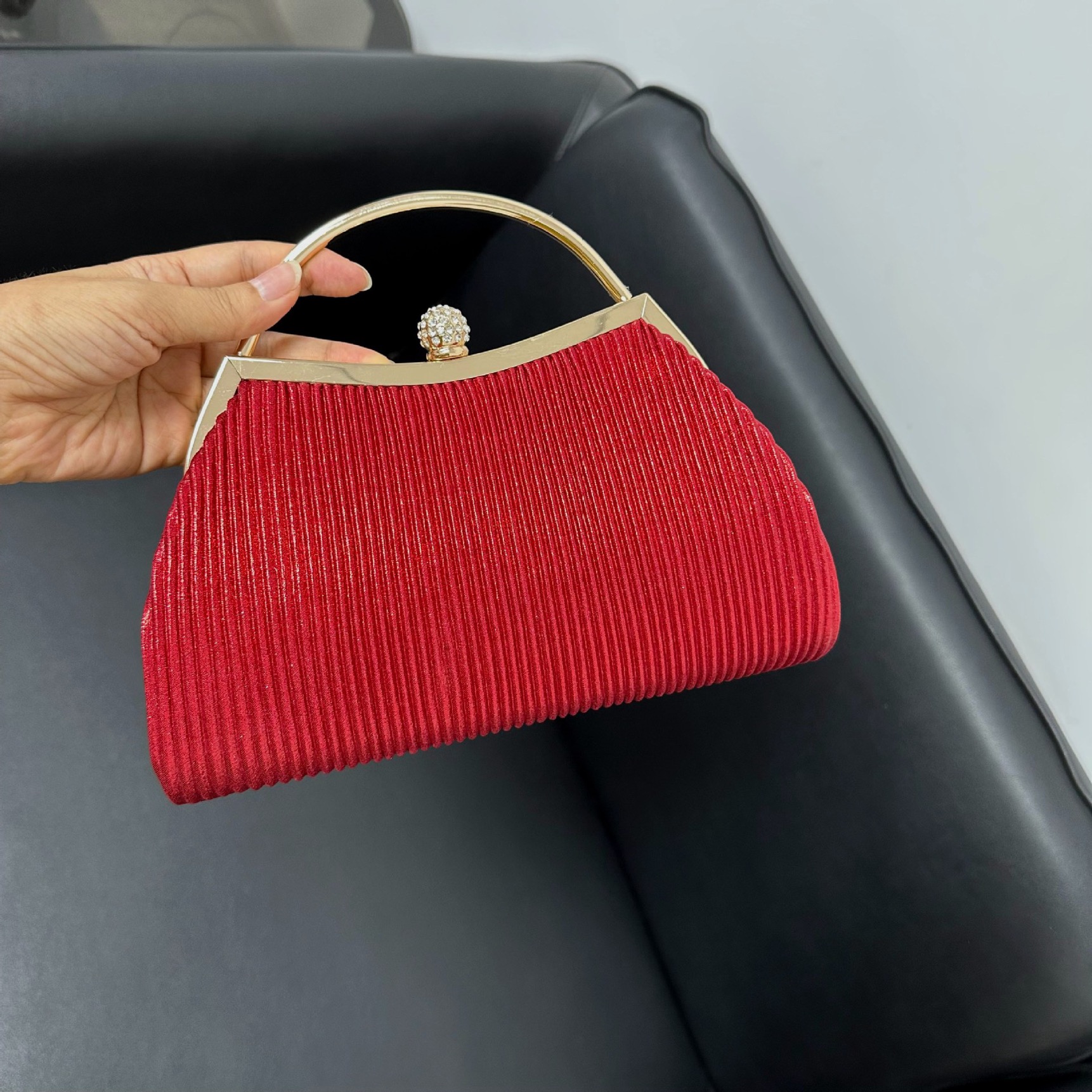 Túi cốp dự tiệc cầm tay đeo chéo màu đỏ VDT01DO