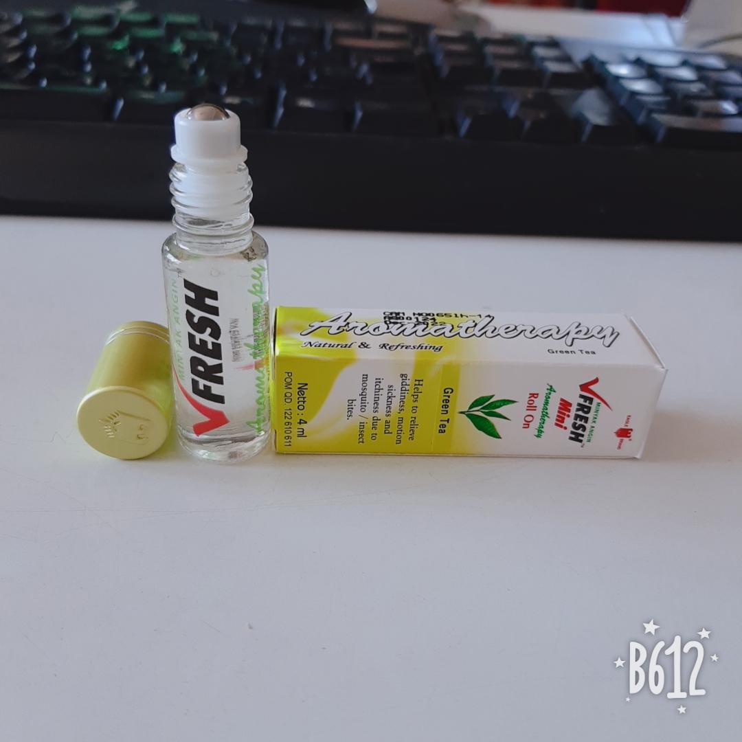 Dầu gió bi lăn Vfresh Green Tea - Trà xanh 4ml