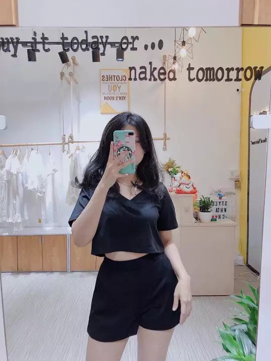 Áo thun nữ dáng croptop cổ tim