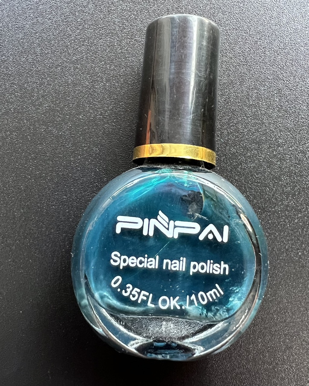 Sơn in móng nail màu trắng đen